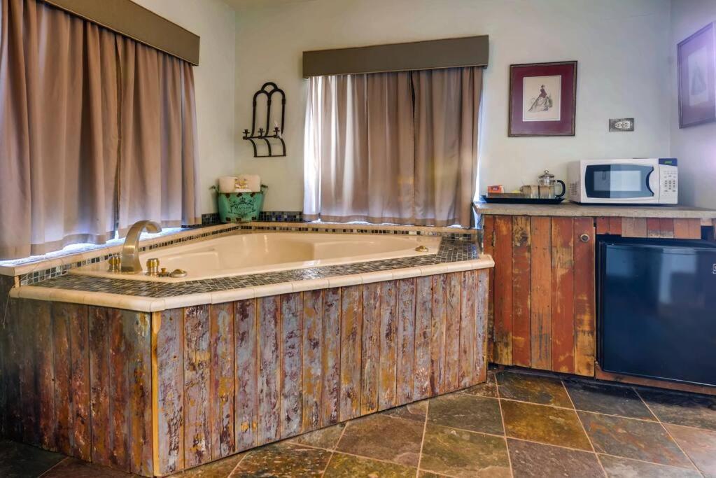 Cliff House Lodge And Hot Tub Cottages 莫里森 外观 照片
