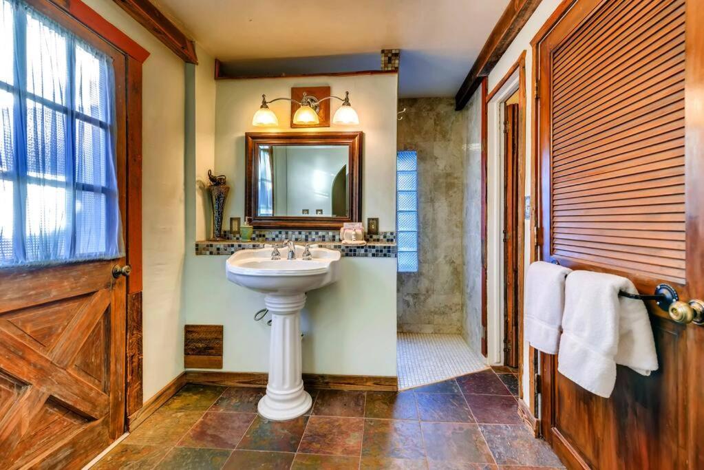 Cliff House Lodge And Hot Tub Cottages 莫里森 外观 照片