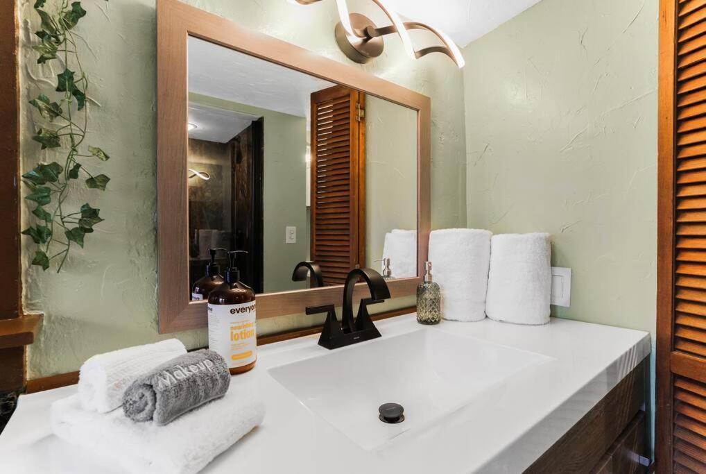 Cliff House Lodge And Hot Tub Cottages 莫里森 外观 照片