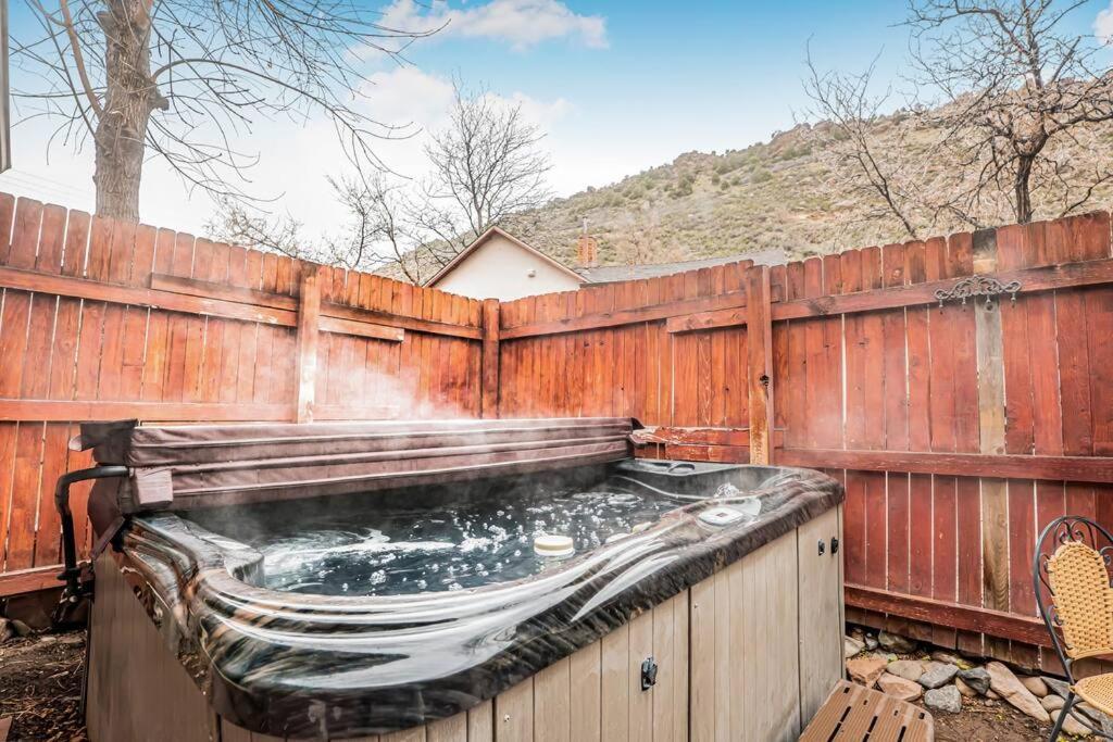 Cliff House Lodge And Hot Tub Cottages 莫里森 外观 照片