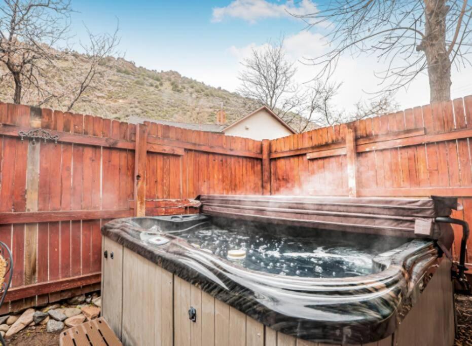 Cliff House Lodge And Hot Tub Cottages 莫里森 外观 照片
