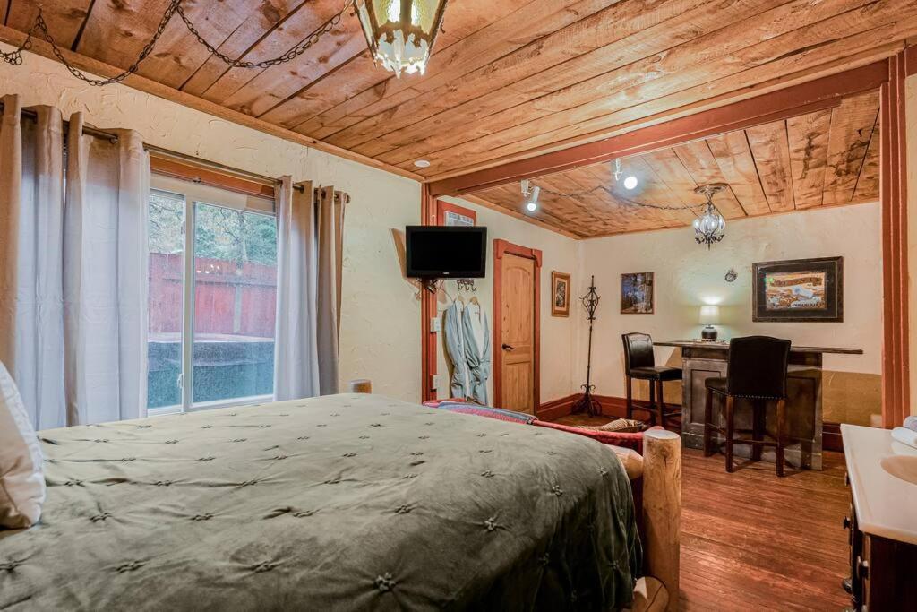 Cliff House Lodge And Hot Tub Cottages 莫里森 外观 照片