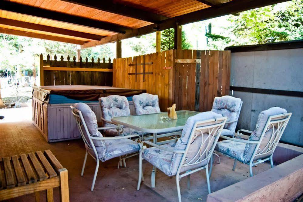 Cliff House Lodge And Hot Tub Cottages 莫里森 外观 照片